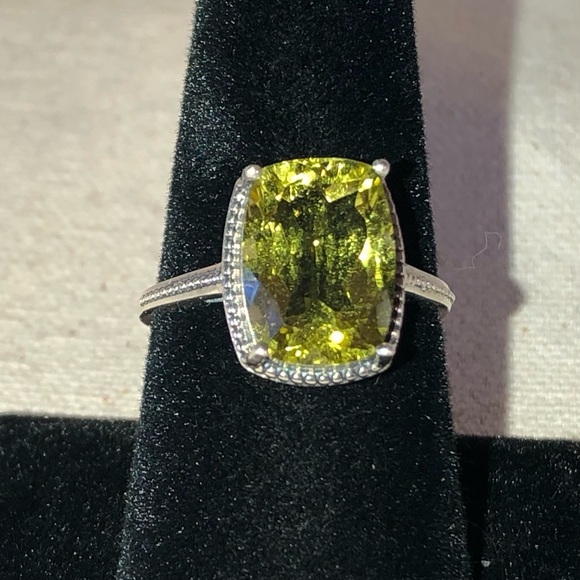 .925 Sterling Silver & Faceted Peridot Gemstone Ring sz 10 - Picture 1 of 10